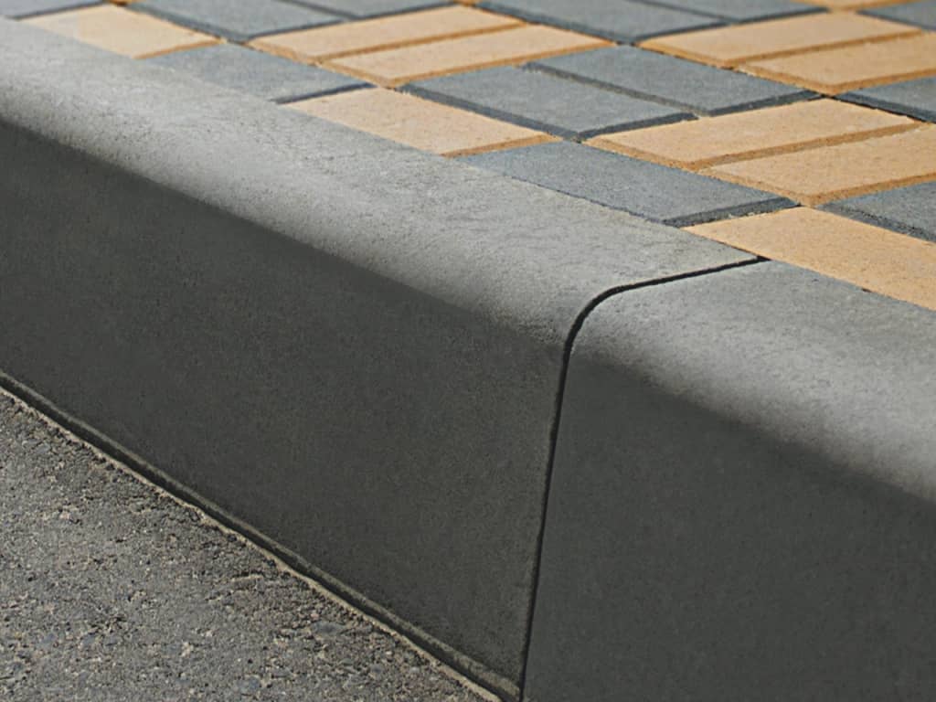 Продажа дорожного бордюра в Выборге